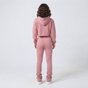 Ensemble de survêtement personnalisé en coton tricoté pour femme, avec sweat à capuche court coupe ajustée et pantalon de jogging évasé effet usé - Product Image 2