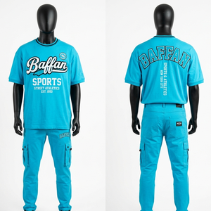 Conjunto de camiseta de algodón premium de 180 GSM y pantalones cargo color azul verdoso con serigrafía de logotipo personalizado, ropa urbana, conjunto de 2 piezas para hombre - Product Image 1