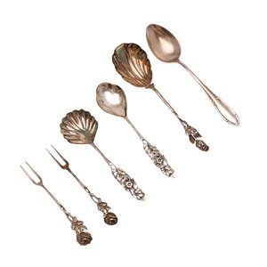 Ensemble de couverts vintage en acier inoxydable avec manche floral, finition mate, résistant à la rouille, couteau, fourchette, cuillère pour mariage et table de repas - Product Image 1