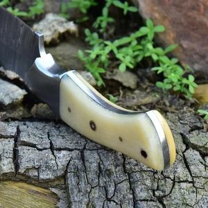 Couteau de chasse et de camping Pasha Enterprises en acier Damas, manche en os, lame fixe tactique de qualité industrielle, pointe tombante, garantie 3 ans - Product Image 6