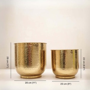 Vase de table moderne en aluminium, fait main, finition dorée, design côtelé, pot de plante décoratif, Jaffs Exports JE768 pour l'inauguration de maison - Product Image 2