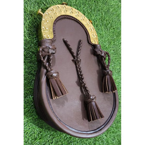 Accessoires de costume écossais traditionnels les plus vendus : cantle en laiton et pochette en cuir végétalien marron pour kilt et sporran - Product Image 3