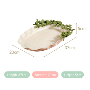 Plateau de service texturé blanc en métal avec de charmants accents floraux verts le long du bord pour un objet délicieux et décoratif - Product Image 3