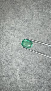 Émeraude Naturelle Zambienne 0,49 Ct Forme Octogonale Pierre Précieuse Verte Lâche Certifiée par un Certificat Tierce Partie pour Bague Fine et Pendentif - Product Image 4