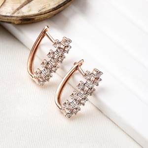 Nouvelle arrivée Clou d'oreille en or rose 18 carats à motif unique en diamant naturel pour le grossiste de bijoux faits à la main pour femmes - Product Image 1