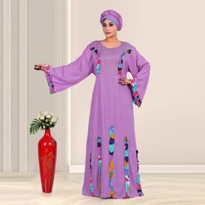 Caftán de Rayón con Panel de Cuello Bordado, Detalles Artísticos en Tela, Mangas Largas Relajadas, Silueta Elegante hasta el Suelo, Ideal para Eid - Product Image 5