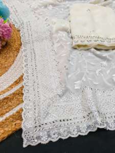 Exclusivo Sari Blanco Chinkari de Diseñador Indio Lakhanavi, Blusa Elegante, Estilo Étnico Moderno, Última Moda en Ropa Étnica para Bodas - Product Image 3