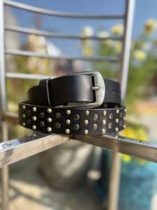 Ceinture Western Vintage Faite à la Main avec Clous, en Cuir de Vachette à Poils, Boucle en Acier Robuste, Largeur 1-1,5 pouces, Toutes Longueurs Disponibles - Product Image 3