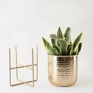 Pot de fleurs en métal martelé finition or avec élégant support en fer doré pour la décoration intérieure et extérieure de la maison et du jardin, pot moderne - Product Image 2