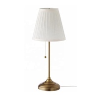 Lampe de table de haute qualité en aluminium de style mid-century, base en forme de tulipe, couleur or, pour chambre à coucher, salon, couloir, vente en gros