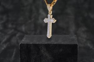 Colgante de cruz con diamantes de laboratorio redondos de 10-14 quilates, estilo hip hop, chapado en oro rosa, certificado GIA, unisex, mejores precios garantizados - Product Image 3