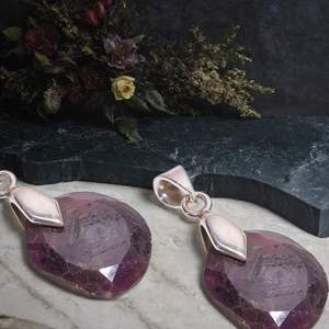 จี้ปะการังทับทิมธรรมชาติขนาด14X12X3มม. สำหรับทุกเพศ2.1gm สไตล์ชาติพันธุ์ล่าสุดได้รับการออกแบบด้วยการชุบทองเงินสำหรับเด็ก - Product Image 2