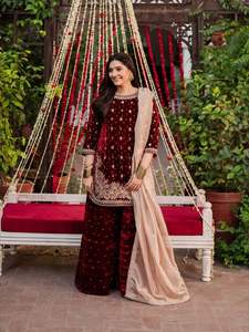 Ensemble Sharara indien pakistanais magnifique et élégant en tissu velours pour fêtes, mariages, occasions traditionnelles et tenues décontractées. - Product Image 6