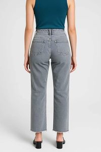 Jean décontracté pour femme, coupe ajustée et évasée, taille haute, style cheville, extensible, couleur unie - Product Image 3