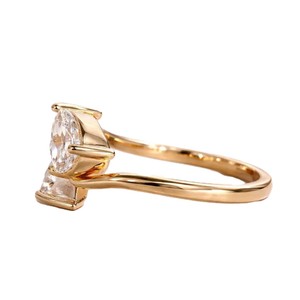 Bague Toi et Moi en Platine à Deux Pierres, Bague de Fiançailles Couleur DEF Pureté VS VVS, Or Massif 10K 14K 18K, Diamant Poire de Laboratoire - Product Image 6