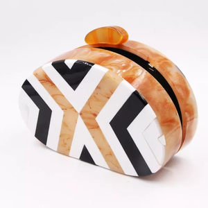 Bolso de Mano Acrílico con Patrón Geométrico Vintage al Mejor Precio para Mujer, Bolso de Noche de Resina con Perlas, Hecho a Mano por MULTI CRAFT - Product Image 1