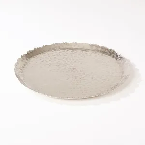 Assiette en métal écologique pour les fêtes, vaisselle ronde moderne peinte à la main - Product Image 1