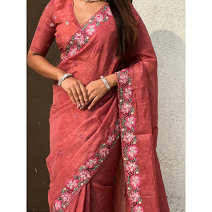 Sari de mariage brodé Coral Crush, motifs floraux multicolores et bordure en pointillés - Product Image 2