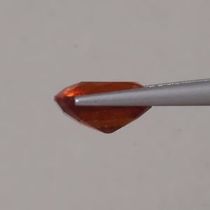 Hessonita Roja Natural, Gema Suelta de 4.03 Quilates, Corte Cojín 10x9mm, Certificada por IGI, Excelente Calidad, Joyería al por Mayor - Product Image 2