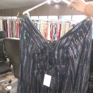 Vestido de Noche de Chifón con Rayas Metálicas de Lujo, Mangas Abullonadas Transparentes, Puños Elásticos, Largo Regular, Ligero y Elástico - Product Image 1