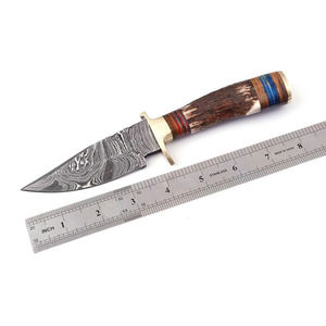 Cuchillo de caza hecho a mano de acero de Damasco con hoja de punta caída, mango de madera y virola dorada. Cuchillos de Damasco para uso en exteriores. - Product Image 3