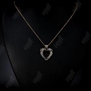 Colgante en forma de corazón con moissanita talla baguette para mujer, colgante de diamante brillante, colgante de oro amarillo de 14K, colgante para boda - Product Image 1