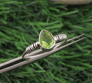 Bague artisanale classique pour femme en argent sterling 925 avec turquoise verte naturelle, taille brillant rond, sertie clos, idéale pour mariage - Product Image 2