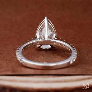 Bague de fiançailles de luxe en or blanc 10K avec diamant de laboratoire en forme de poire 3 carats, sertie pavé style Cathédrale, certifiée IGI - Product Image 3