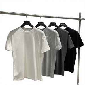 เสื้อยืดแขนสั้นสีดำสำหรับผู้ชาย ผ้าโพลีเอสเตอร์ 100% แห้งเร็ว ทรงปกติ สวมใส่สบาย สีพื้น ผ้าถัก รับสกรีนโลโก้คุณภาพสูง - Product Image 6