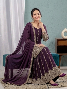Ensemble Kurti Sharara en soie froissée tendance avec dupatta brodée de sequins, tenue élégante pour mariage et fêtes (MW 1289) - Product Image 4