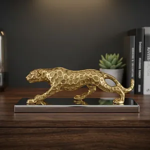 Pièce décorative en métal en forme de léopard avec base en métal |   Sculpture d'animal décorative pour la maison, le bureau et la décoration intérieure de luxe - Product Image 2