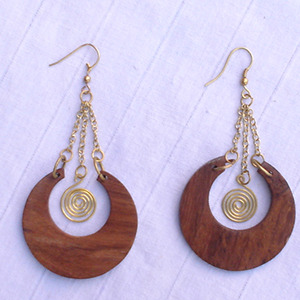 Boucles d'oreilles pendantes en bois naturel faites à la main pour femmes, vente en gros, bijoux personnalisés avec logo - Product Image 2