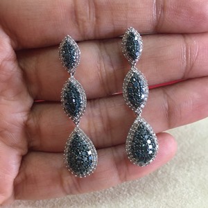 Pendientes Colgantes de Diamantes Naturales Azules y Blancos de Corte Redondo de 2.09 Quilates con Plata de Ley 925 para Mujer - Product Image 4