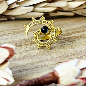 Nouvelle Collection : Bague Bohème Céleste en Laiton Tribal, Bijoux Femme Plaqué Or 18 carats, Bague Améthyste Ethnique Rayon de Soleil pour Vente en Gros/OEM/ODM - Product Image 1