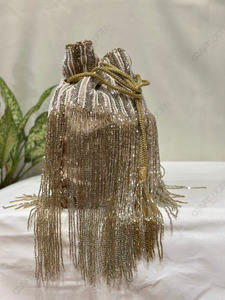 Sac Potli à franges couleur champagne doré avec rideau de perles superposées et lien en corde, accessoire de soirée festif - Product Image 4