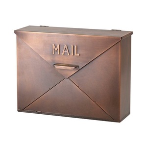 Boîte aux lettres murale vintage en métal avec design enveloppe, accès frontal, antivol et finition thermolaquée antirouille pour le rangement du courrier - Product Image 3