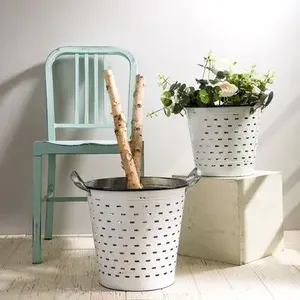 Elegante jardinera galvanizada elevada con borde de madera para pequeños patios, terrazas y áreas de jardinería en exteriores. - Product Image 6