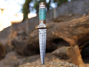 Cuchillo de caza de acero de Damasco con mango de turquesa y funda de cuero, hoja de punta caída para uso en exteriores - Product Image 5