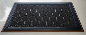 Tapete de Goma Hexa Pin - Diseño Texturizado Antideslizante y Anti Fatiga, Ecológico, para Uso en Interiores y Exteriores, Hoteles, Hogares y Oficinas - Product Image 4