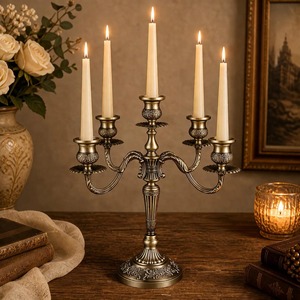 Elegante candelabro de latón de cinco brazos con diseño ornamentado para decoración del hogar al mejor precio - Product Image 1