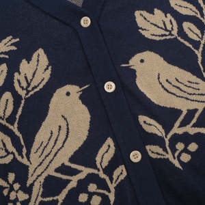 Cárdigan transpirable para hombre con estampado gráfico, cuello en V, suéter tejido con botones, patrón jacquard de dibujos animados, ropa de punto a la moda. - Product Image 3