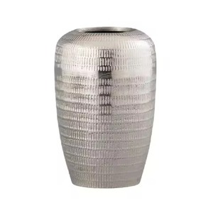 แจกันดอกไม้โลหะดีไซน์หรูหราสำหรับตกแต่งโต๊ะกลางห้องนั่งเล่น จัดดอกไม้ตกแต่งบ้าน ชิ้นงานตกแต่งภายในบ้าน - Product Image 6