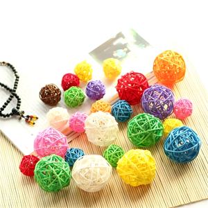 Ornements d'arbre de noël boules de décoration en rotin naturel tissées à la main prix le moins cher grande quantité boule colorée - Product Image 2