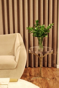 โต๊ะข้างทรงสามขาแบบศิลปะทันสมัย ฐานทองเหลือง ดีไซน์หรูหรา - Product Image 6