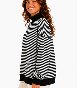 Sudadera Premium Personalizada para Mujer con Cuello Alto, Hecha de 100% Algodón, con un Tacto Ligero y Comodidad Transpirable - Product Image 2