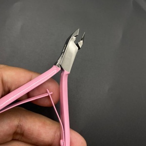 Kit de Manicura y Pedicura SAAR GLOBAL SURGICAL Clásico Rosa de Acero Inoxidable Duradero con Cortaúñas y Herramientas para Adultos - Product Image 3