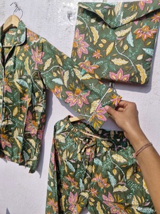 Ensemble de pyjama en coton à imprimé floral botanique avec pochette, vêtements de détente pour femmes, ensemble de nuit, vêtements de nuit doux et respirants - Product Image 3