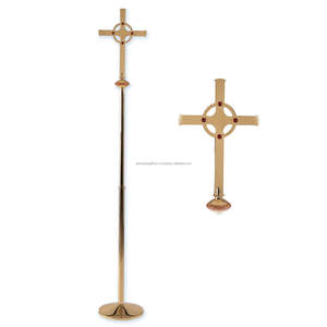 Cruz de mesa de metal y madera con pulido brillante y pulido de madera natural Acabado Base redonda Diseño en relieve para Iglesia - Product Image 3