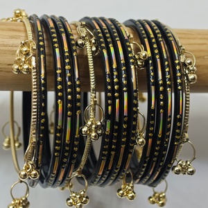 Juego de Brazaletes de Cristal Negro de Lujo con Dijes Dorados Ghungroo, Joyería Tradicional Hecha a Mano, Étnica, para Novias, Moda Femenina - Product Image 6