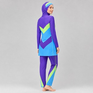 Ensemble de maillot de bain modeste 3 pièces à couvrance intégrale avec manches longues et couvre-tête, taille haute ornée de cristaux - Product Image 5